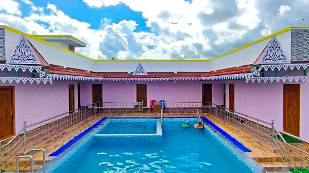 Swimming Pool / 8 Guest Rooms